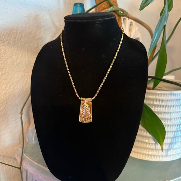 Liz Claiborne Gold Tone Pendant & Necklace - Picture 5 of 8